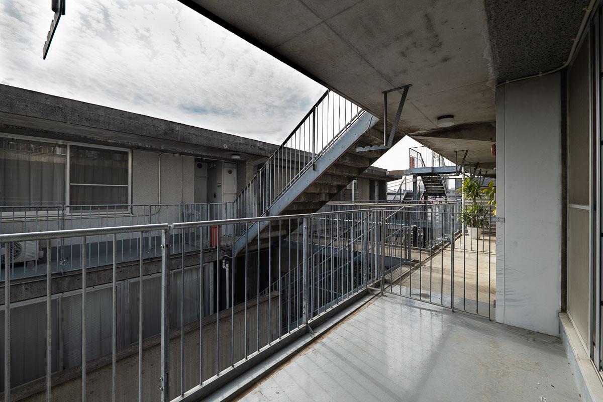 練馬区関町東の賃貸物件/バルコニー。共用部に向いています