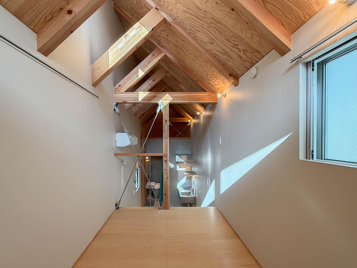 横浜市中区打越の賃貸物件/反対のアングルから。立体的な空間の構成が楽しい