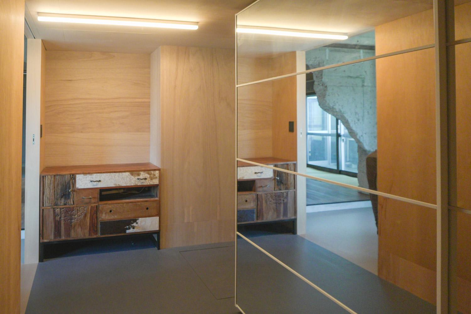 渋谷区神宮前の賃貸物件/こちらのキャビネットも残置物