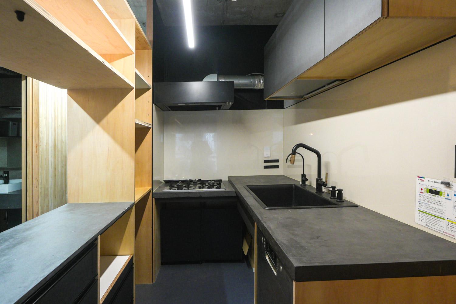 渋谷区神宮前の賃貸物件/キッチンも充実。ガスコンロ3口に、食洗機もついています