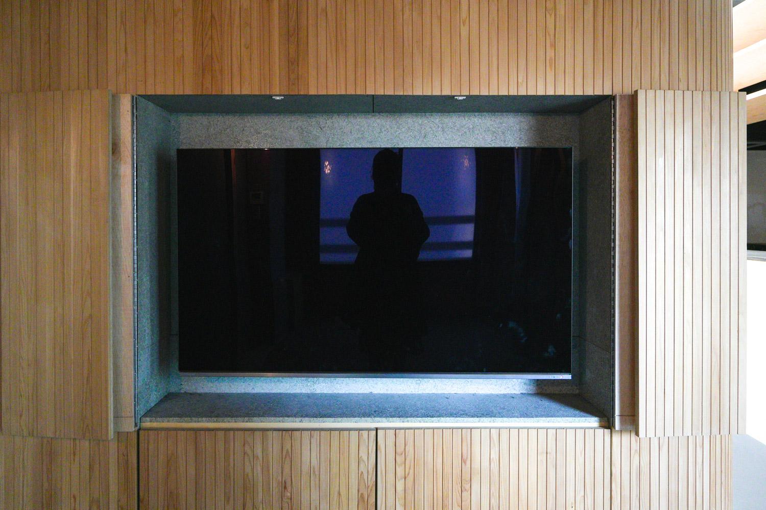 渋谷区神宮前の賃貸物件/テレビが設置されている（残置物）