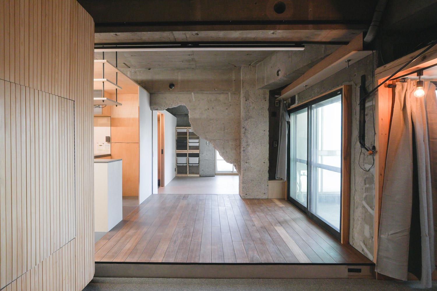 渋谷区神宮前の賃貸物件/壁を抜いた躯体の荒々しいラインをあえて残している