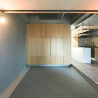 渋谷区神宮前の賃貸物件/反対側から見た視点。奥の木製パネルを開くと（つづく）