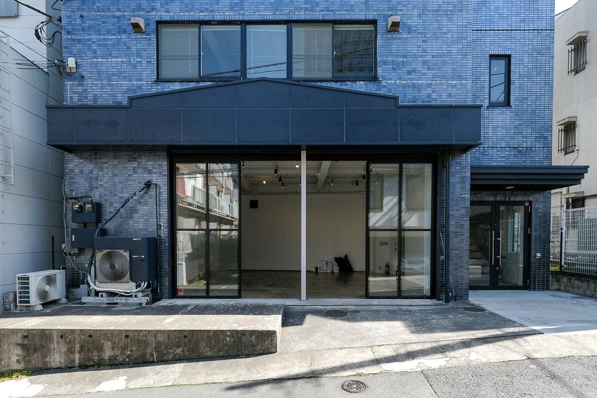 港区南青山の賃貸物件/思わず立ち止まってしまうような存在感（中央の白い柱は着脱可能）