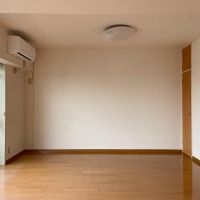 杉並区上荻の賃貸物件/西に向かって。壁に沿わせて大きなテレビを置きたいところ