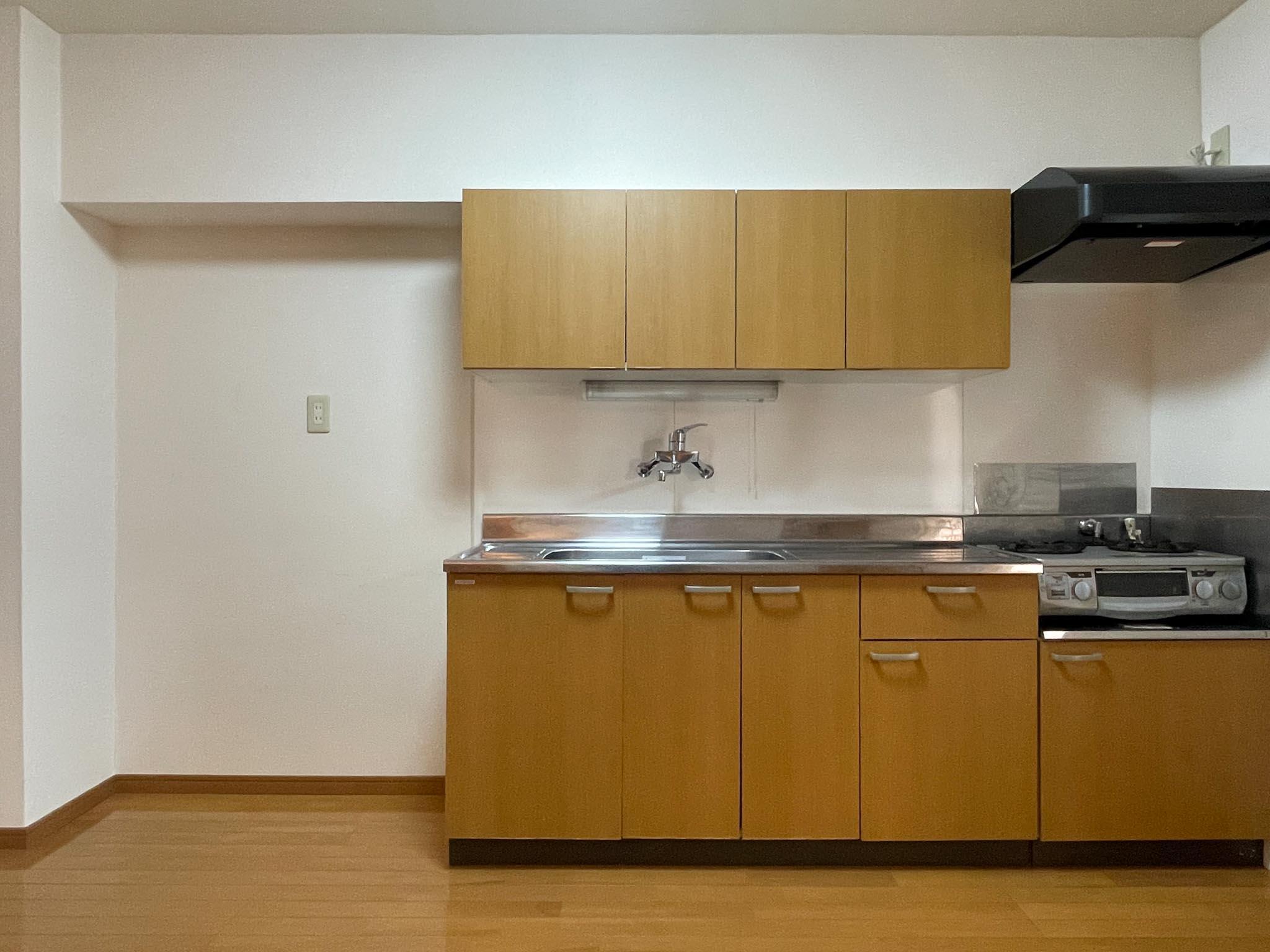 杉並区上荻の賃貸物件/キッチンの左手に冷蔵庫や棚を置きます