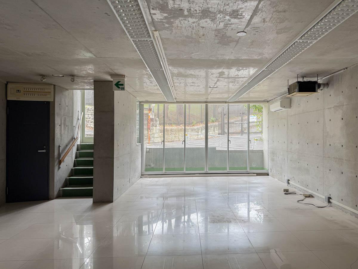 渋谷区神南の賃貸物件/コンクリート打ちっぱなしの壁天井がギャラリーのようなクールな空間