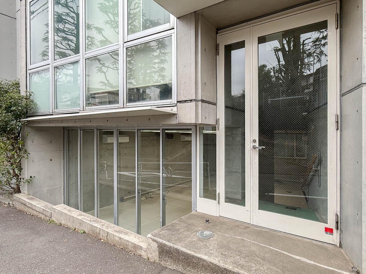 渋谷区神南の賃貸物件/店舗の入口はこの右手の扉から