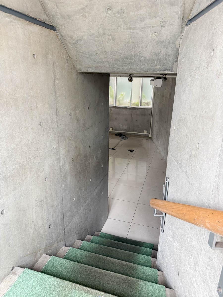 渋谷区神南の賃貸物件/入って階段を数段降りる形