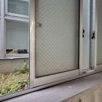 渋谷区神南の賃貸物件/サッシを開けると裏手に別の建物