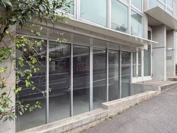 渋谷区神南の賃貸物件/神南、静かな裏路地のガラス箱