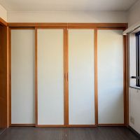 杉並区高円寺北の売買物件/収納扉も建築士さんが設計士造作したもの。木の縁が素朴で素敵