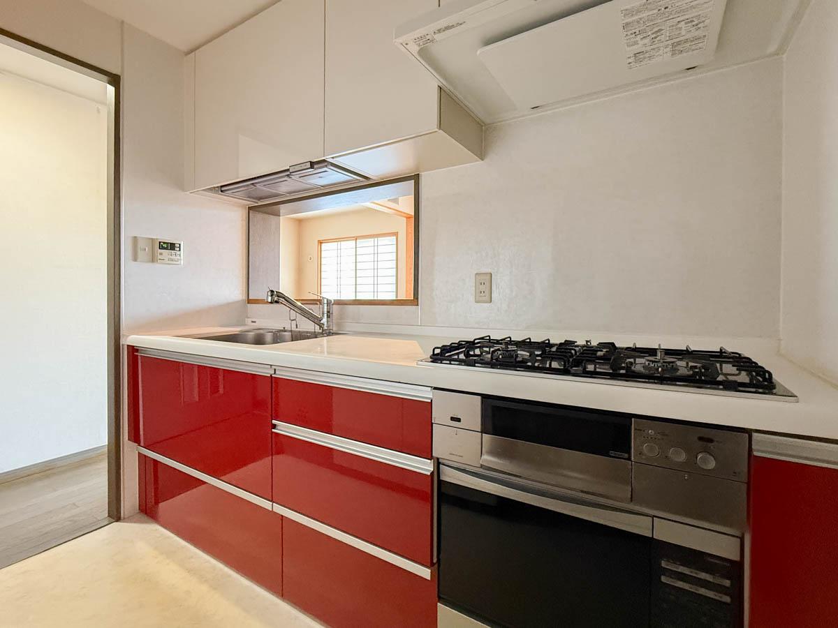 杉並区高円寺北の売買物件/ガスコンロ、グリルに加えて、電気オーブンもついています