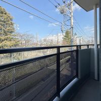 杉並区高円寺北の売買物件/小学校に面したバルコニーが気持ちいい