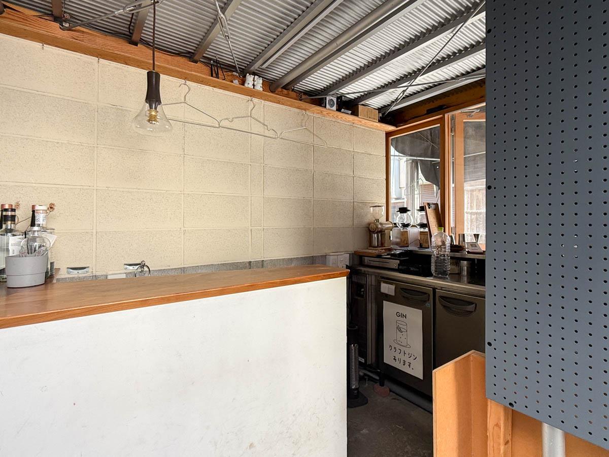 練馬区栄町の賃貸物件/カウンター越しに厨房を見る