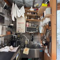 練馬区栄町の賃貸物件/厨房内には二層シンク、瞬間湯沸かし器も