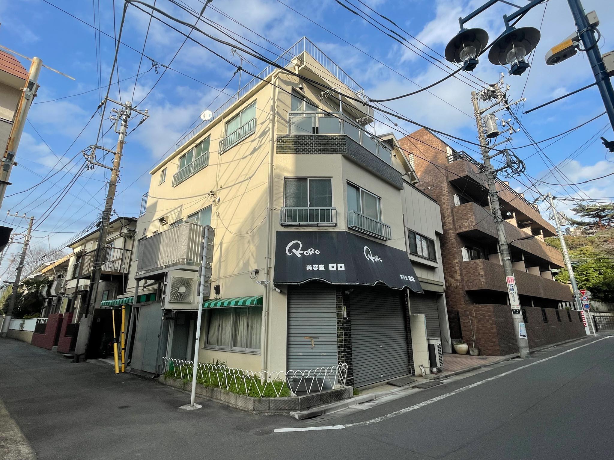 豊島区長崎の賃貸物件/建物は鉄骨造の3階建で上は住居です