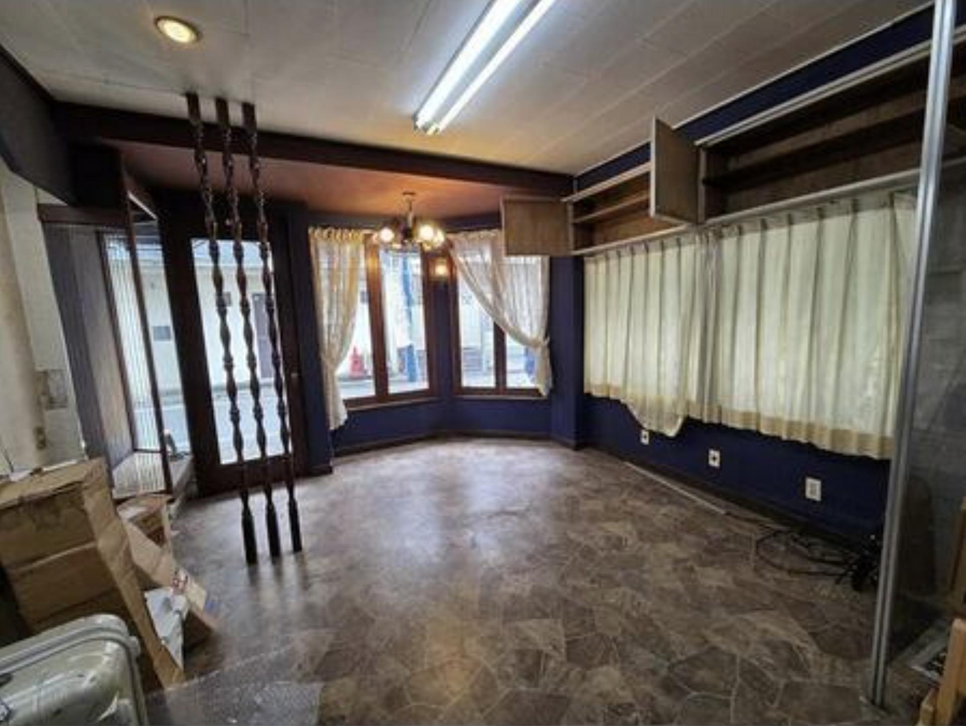 豊島区長崎の賃貸物件/元美容室の内装がそのまま残っている状態