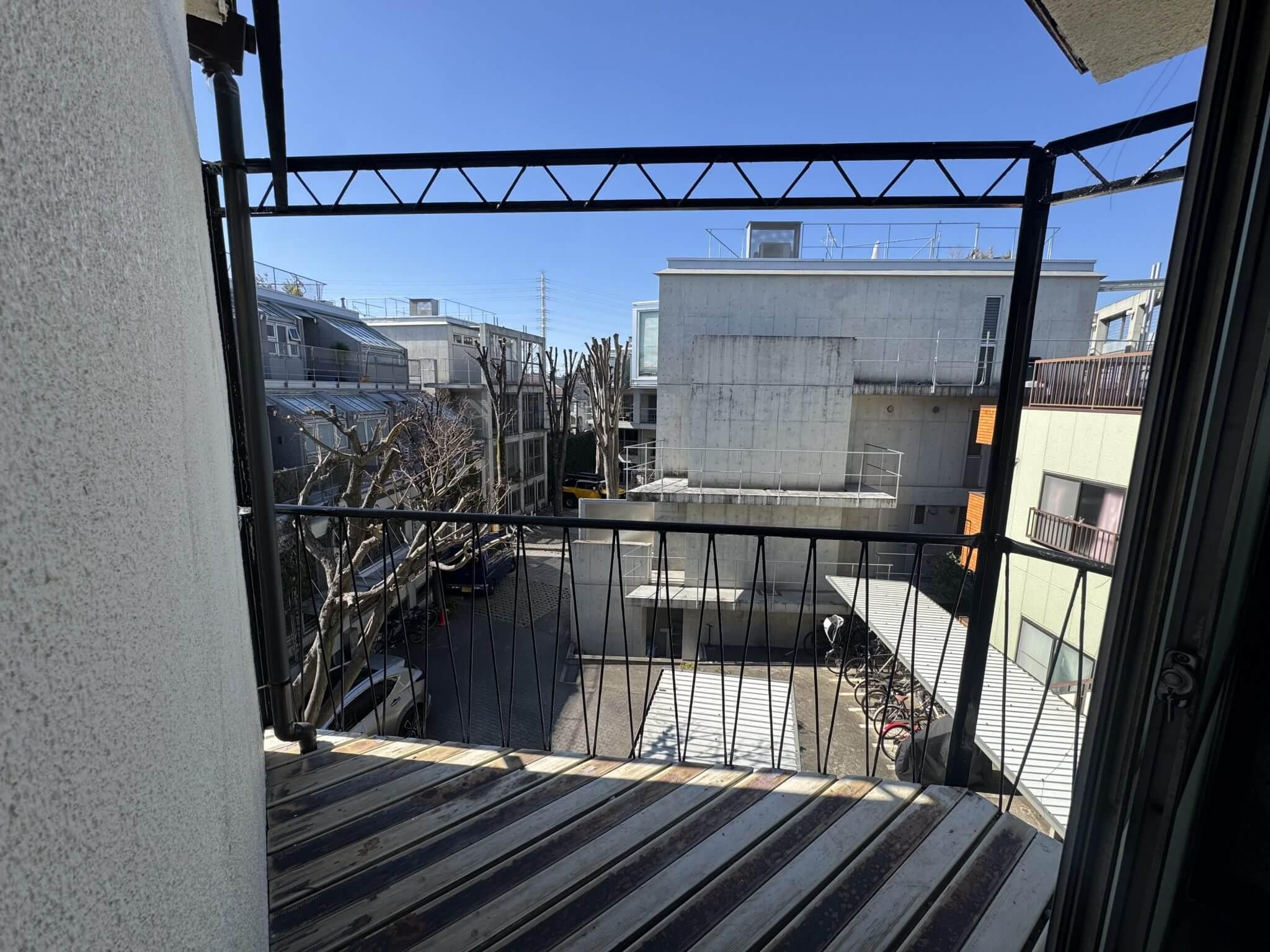 杉並区大宮の賃貸物件/それなりに抜けがあるバルコニー