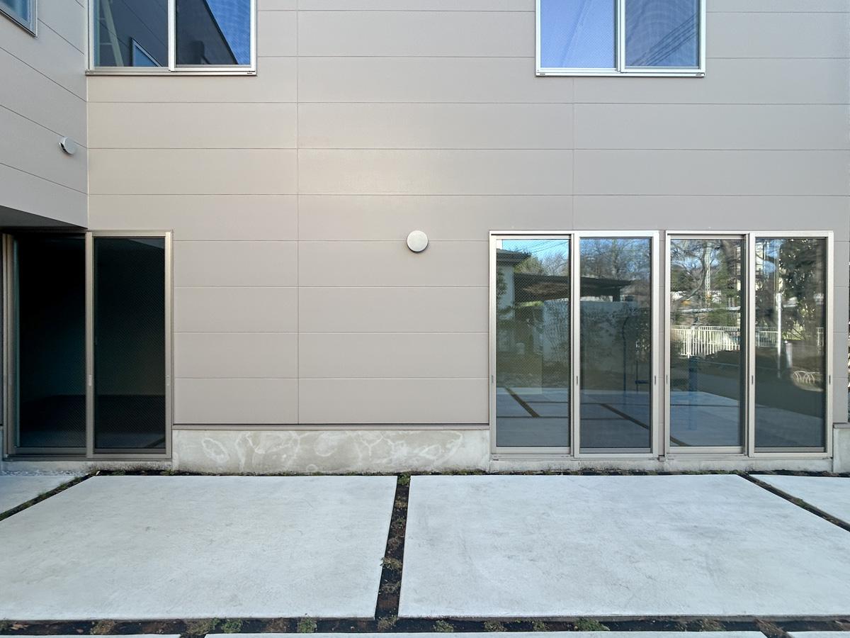 杉並区高井戸東の賃貸物件/1階店舗の前は開けた中庭になっています