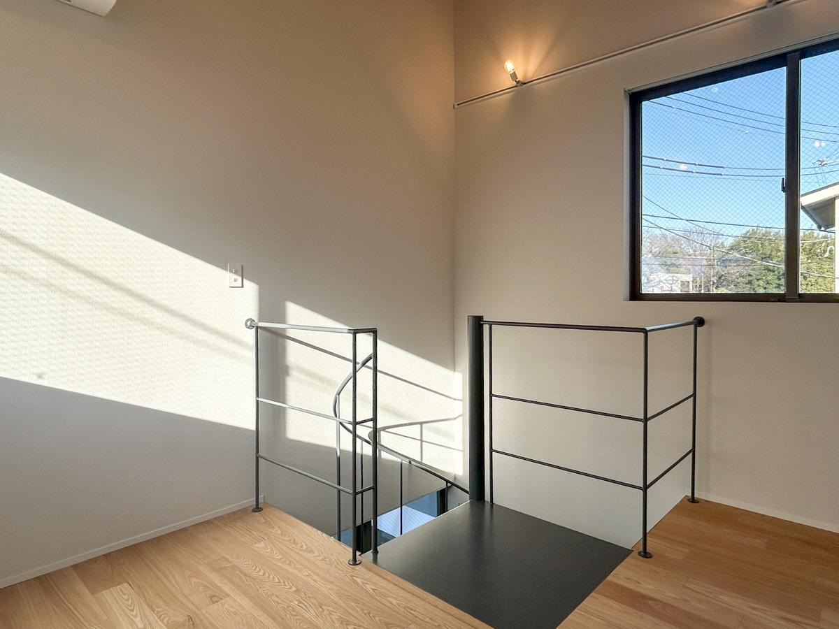 杉並区高井戸東の賃貸物件/【A号室】2階洋室。光がぱーっと差し込んできます