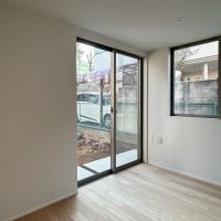 杉並区高井戸東の賃貸物件/【B号室】寝室は窓面積が多く、プライベートな空間