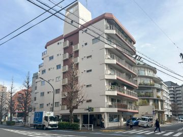 渋谷区神宮前の賃貸物件/賑わう交差点の先に、レトロな一室