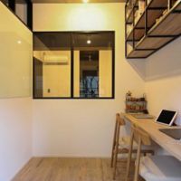 川崎市宮前区有馬の賃貸物件/スタディスペース。腰窓を通して、洋室の方にも視線や光が抜ける