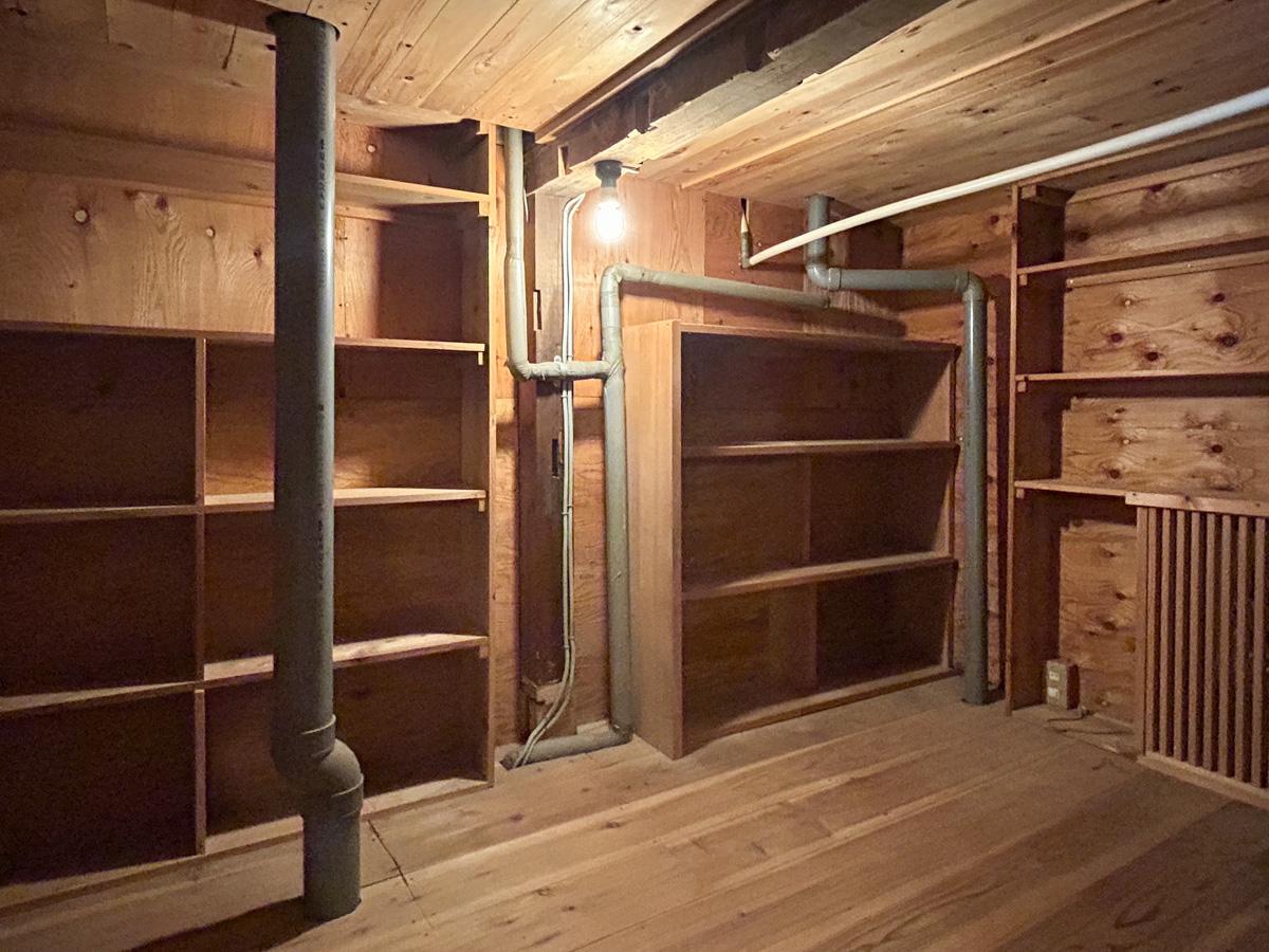 文京区千駄木の賃貸物件/1階の収納空間別角度から