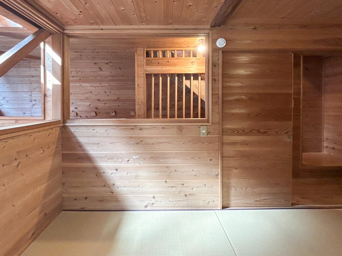 文京区千駄木の賃貸物件/中2階和室別角度から