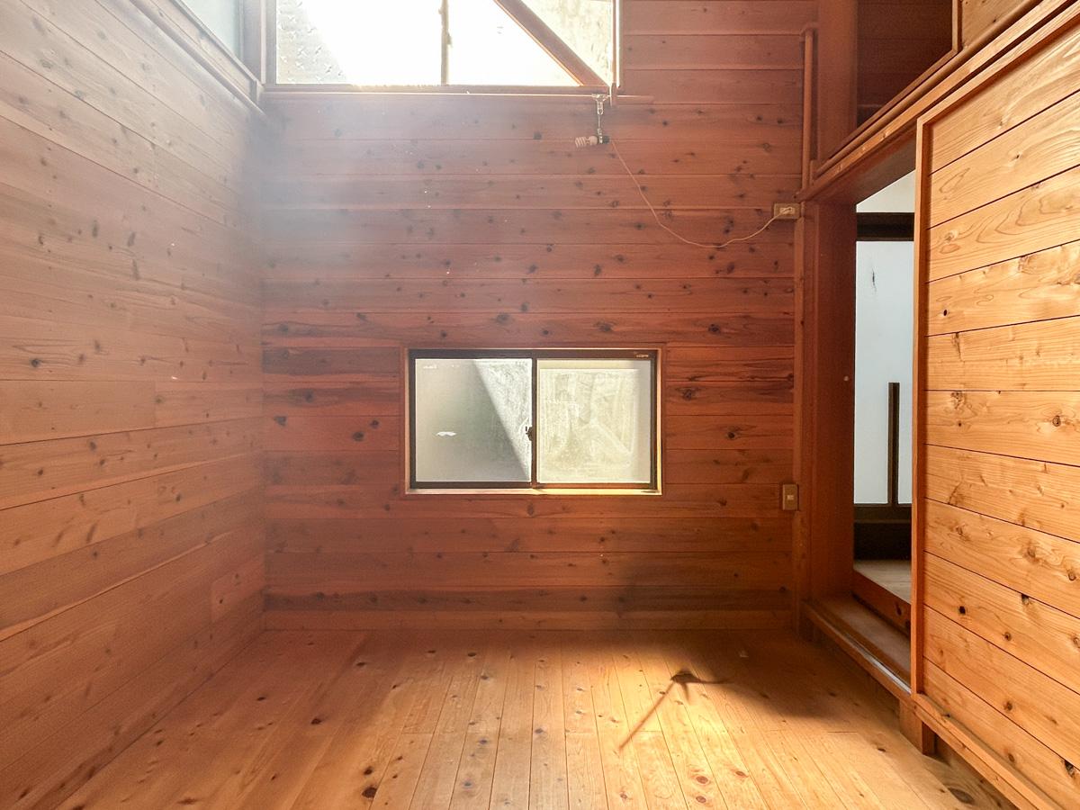 文京区千駄木の賃貸物件/1階洋室。上から差し込む光が心地よい空間に仕立ててくれています