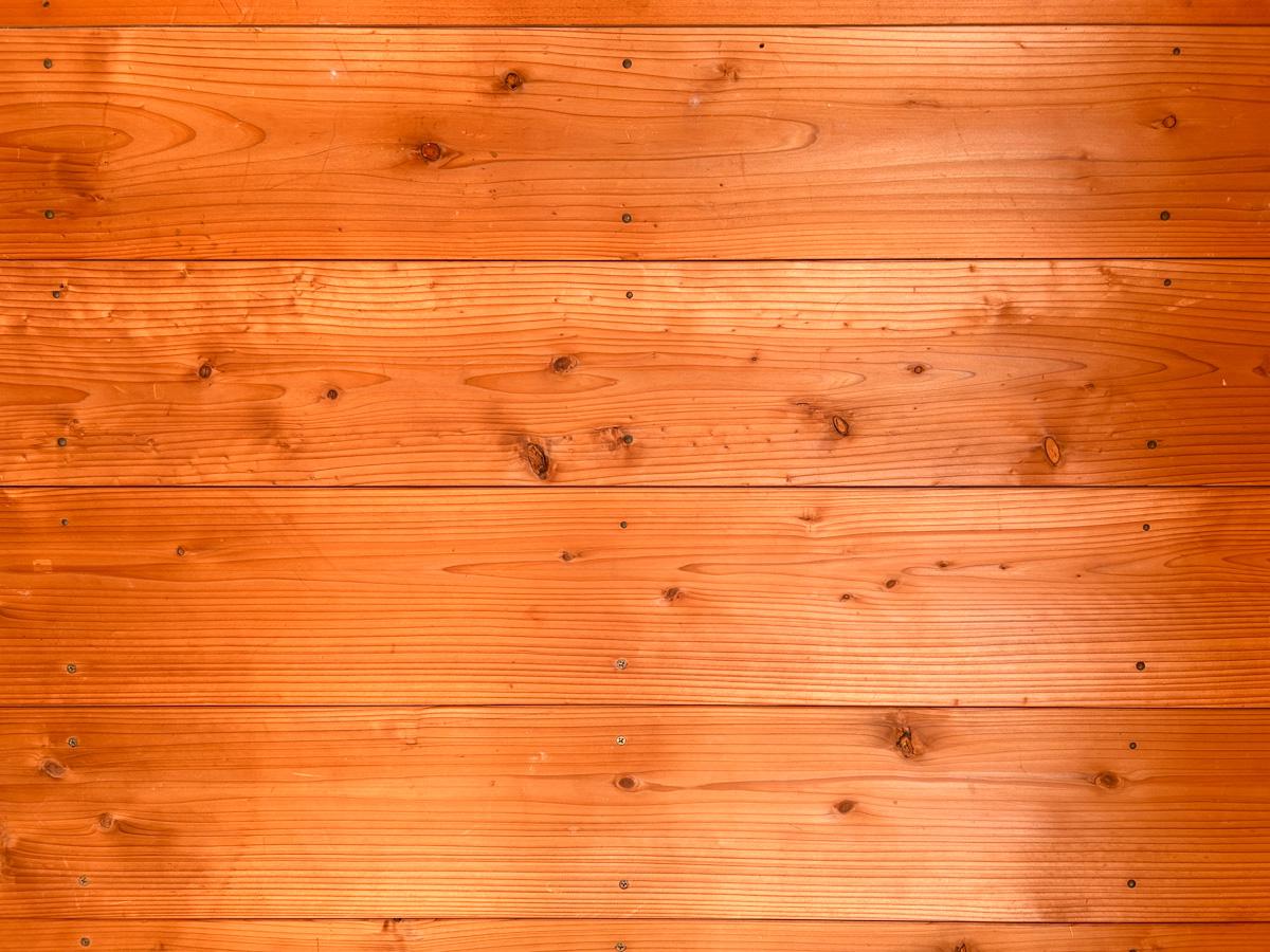 文京区千駄木の賃貸物件/壁は杉の無垢板