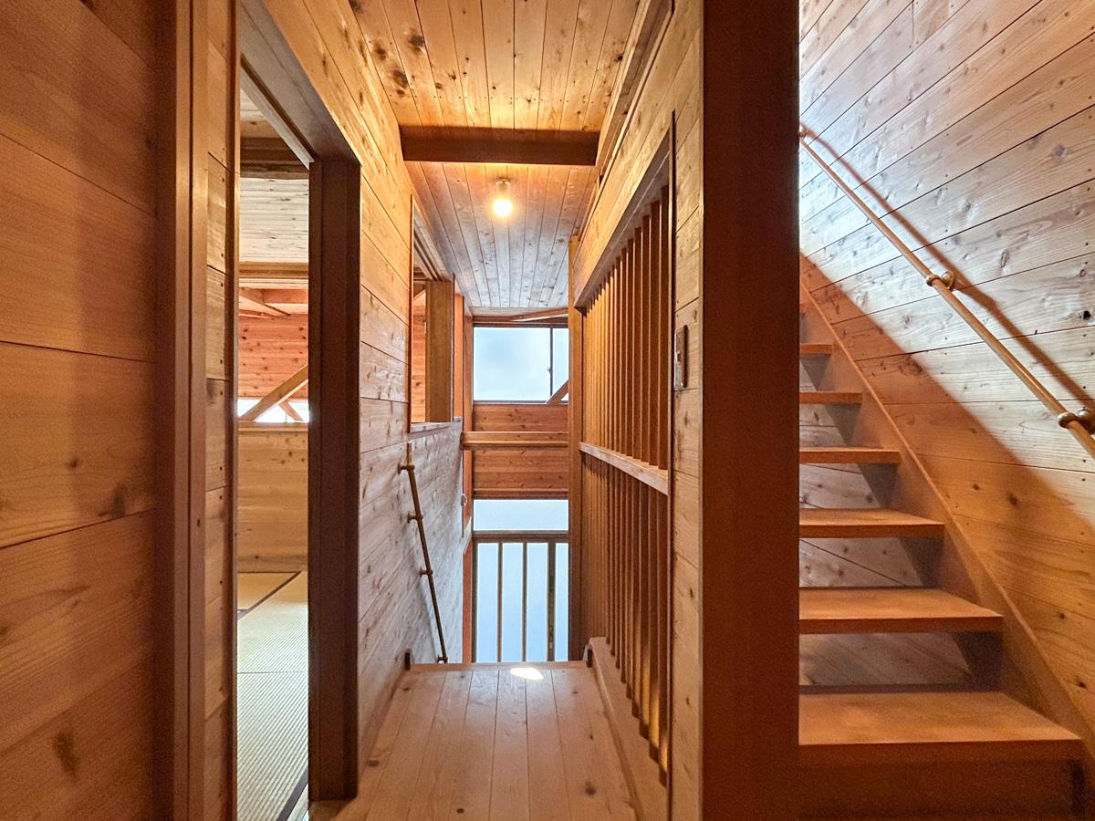 文京区千駄木の賃貸物件/中2階廊下