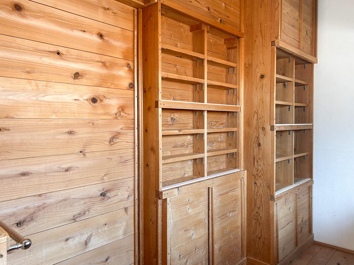 文京区千駄木の賃貸物件/キッチン裏にもオーナーが手がけた収納がついています