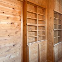 文京区千駄木の賃貸物件/キッチン裏にもオーナーが手がけた収納がついています