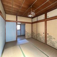 大田区大森中の賃貸物件/2F：再入手が難しそうな渋い絵柄の襖紙、張り替えるか否か悩ましいところ
