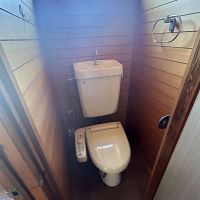 大田区大森中の賃貸物件/2F：座るとドアが閉まらない極小空間、トイレは1Fを使いましょう