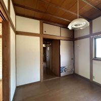 大田区大森中の賃貸物件/2F：通り道を兼ねる手前の洋室は4.5帖ほど