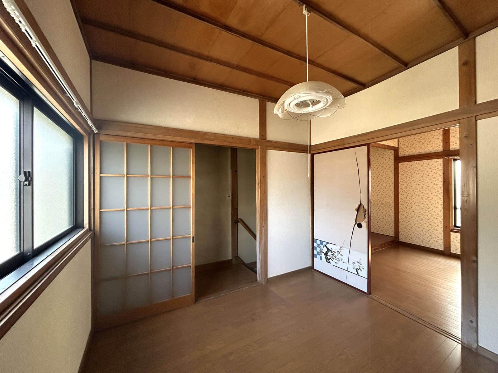 大田区大森中の賃貸物件/2F：襖を外して洋室を繋げれば、事務所としても使いやすくなりそうです