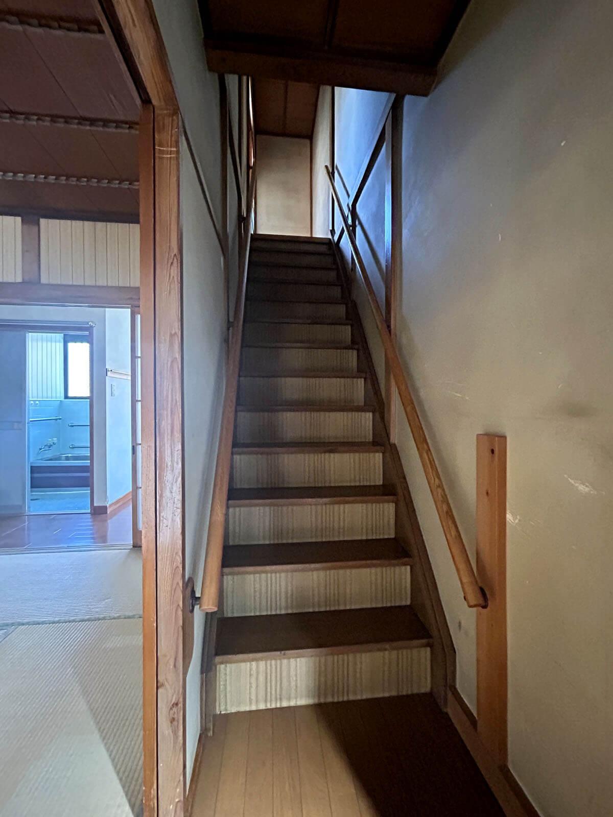 大田区大森中の賃貸物件/1F：多少急ですが両側に手摺があります