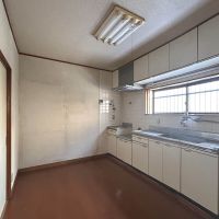 大田区大森中の賃貸物件/1F：広さが確保されたキッチン、経年感はあるので少しは手を入れたいところ