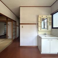 大田区大森中の賃貸物件/1F：洗面所だけで使うには広く、住居兼用の小さな店ならこのスペースで営業ができるかも