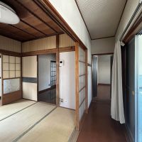 大田区大森中の賃貸物件/1F：廊下を挟んで左に和室、右にお風呂とトイレ、奥にキッチン