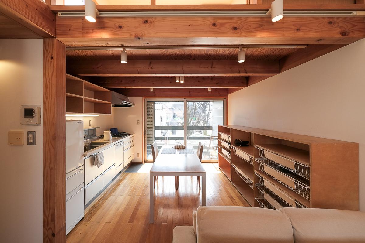 新宿区赤城下町の売買物件/ダイニングスペースはコンパクトで落ち着く空間