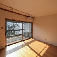 新宿区赤城下町の売買物件/4階。南向きの窓からしっかりと光が入る