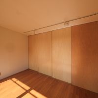 新宿区赤城下町の売買物件/4階。間仕切りを閉じれば、しっかりと個室として使えます