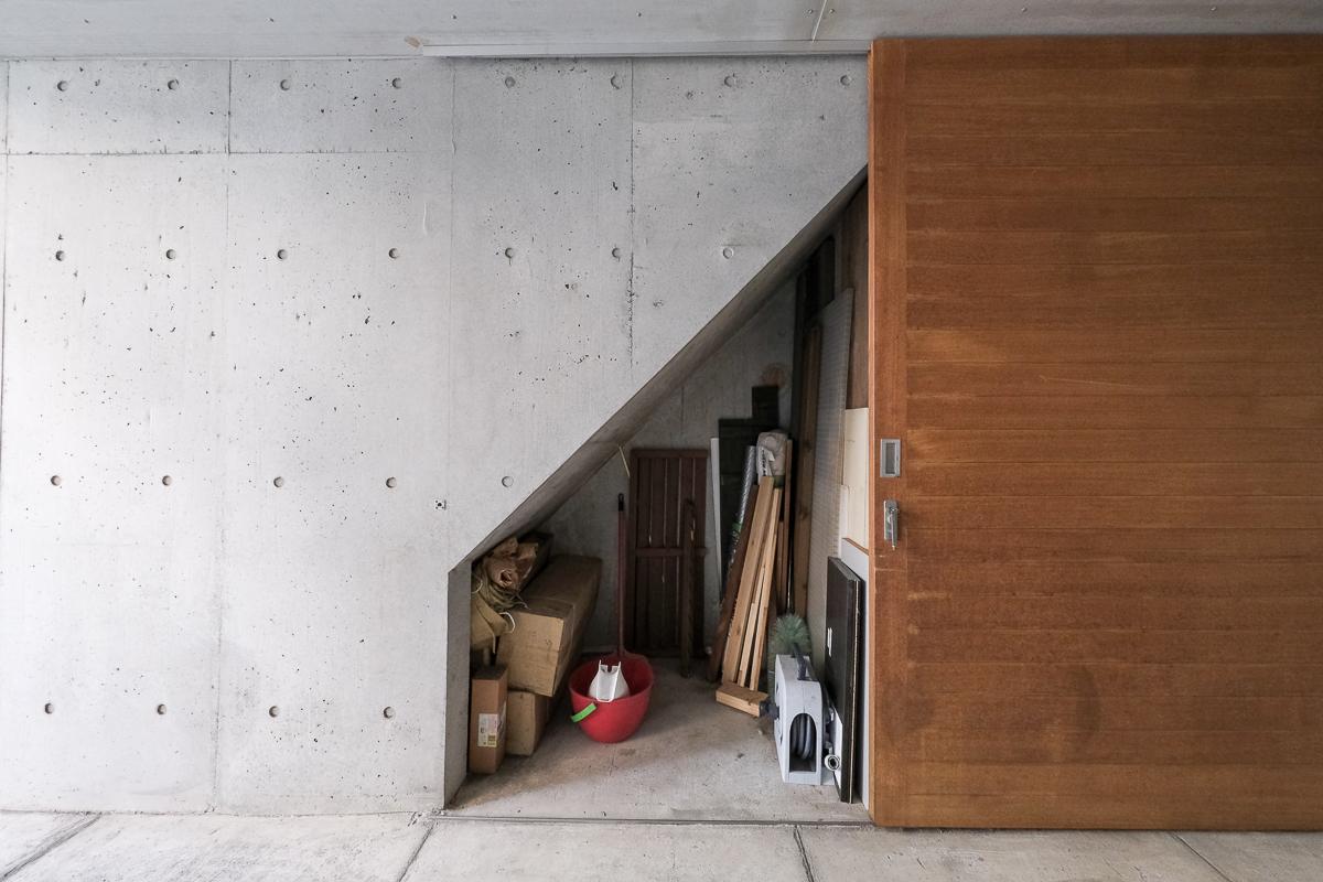 新宿区赤城下町の売買物件/階段下収納