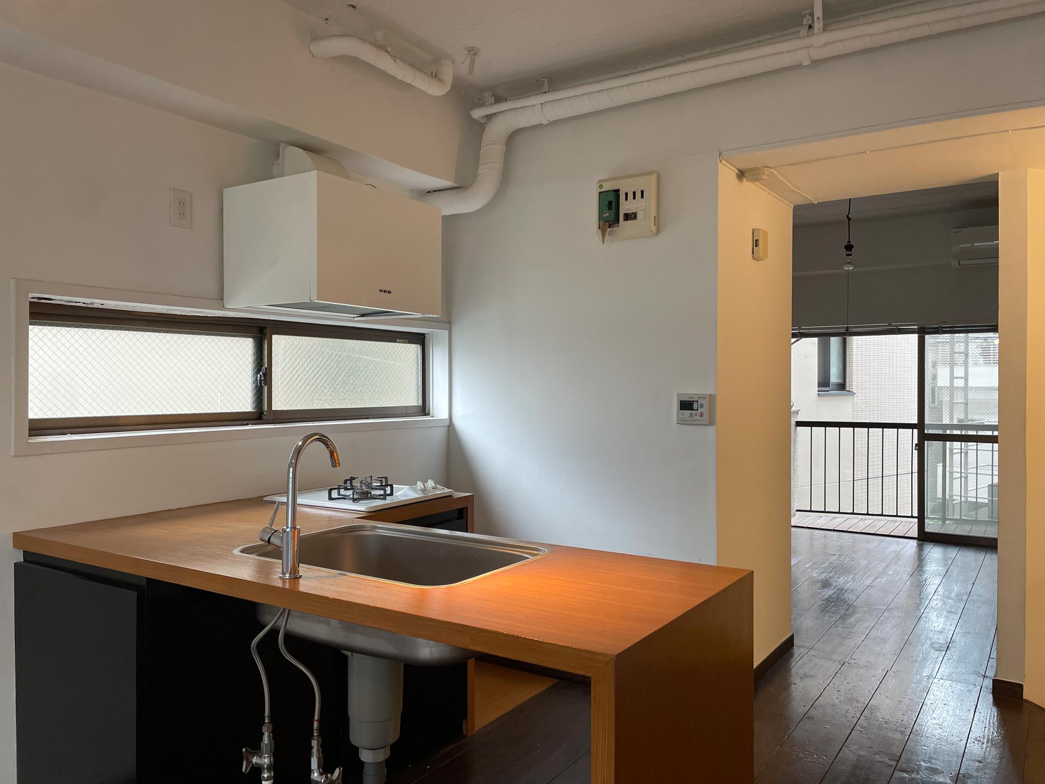 中野区東中野の賃貸物件/L字のキッチンは、ゆとりがあり料理がしやすいのが魅力