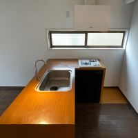 中野区東中野の賃貸物件/シンクにフタをして広くカウンターとしても使えます