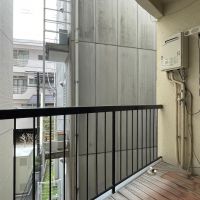 中野区東中野の賃貸物件/洋室側にベランダ。洗濯機置き場はここです